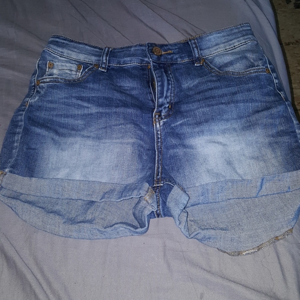 Indigo Rein medium wash midi shorts